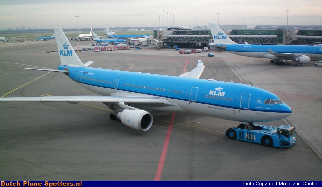 PH-AOL Airbus A330-200 KLM Royal Dutch Airlines by MariovG