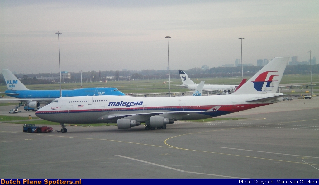 9M-MPB Boeing 747-400 Malaysia Airlines by MariovG