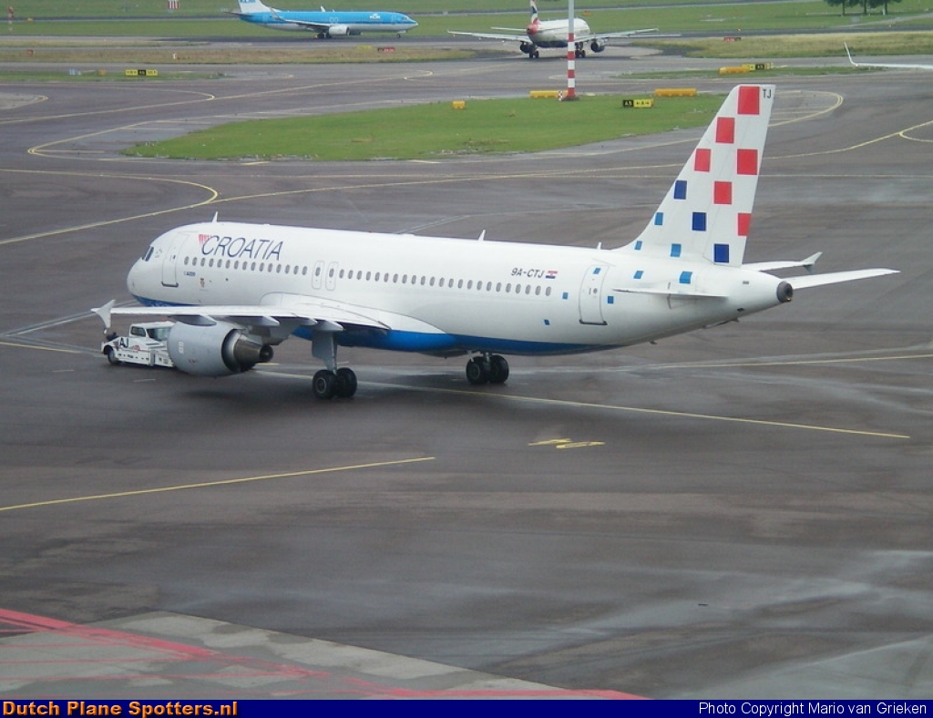 9A-CTJ Airbus A320 Croatia Airlines by MariovG