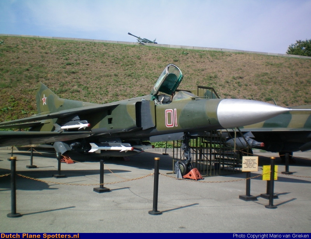 01 RED Mikoyan Gurevich MiG-23 MIL - Russian Air Force by MariovG