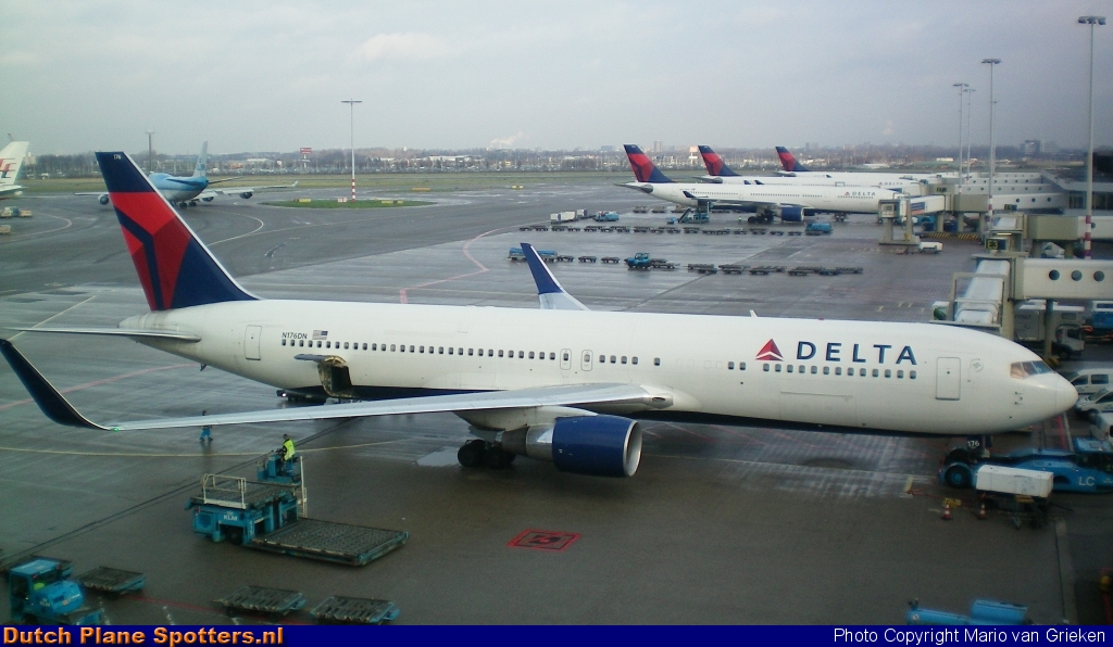 N176DN Boeing 767-300 Delta Airlines by MariovG