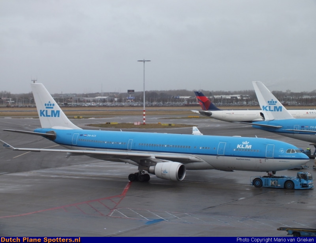 PH-AOI Airbus A330-200 KLM Royal Dutch Airlines by MariovG
