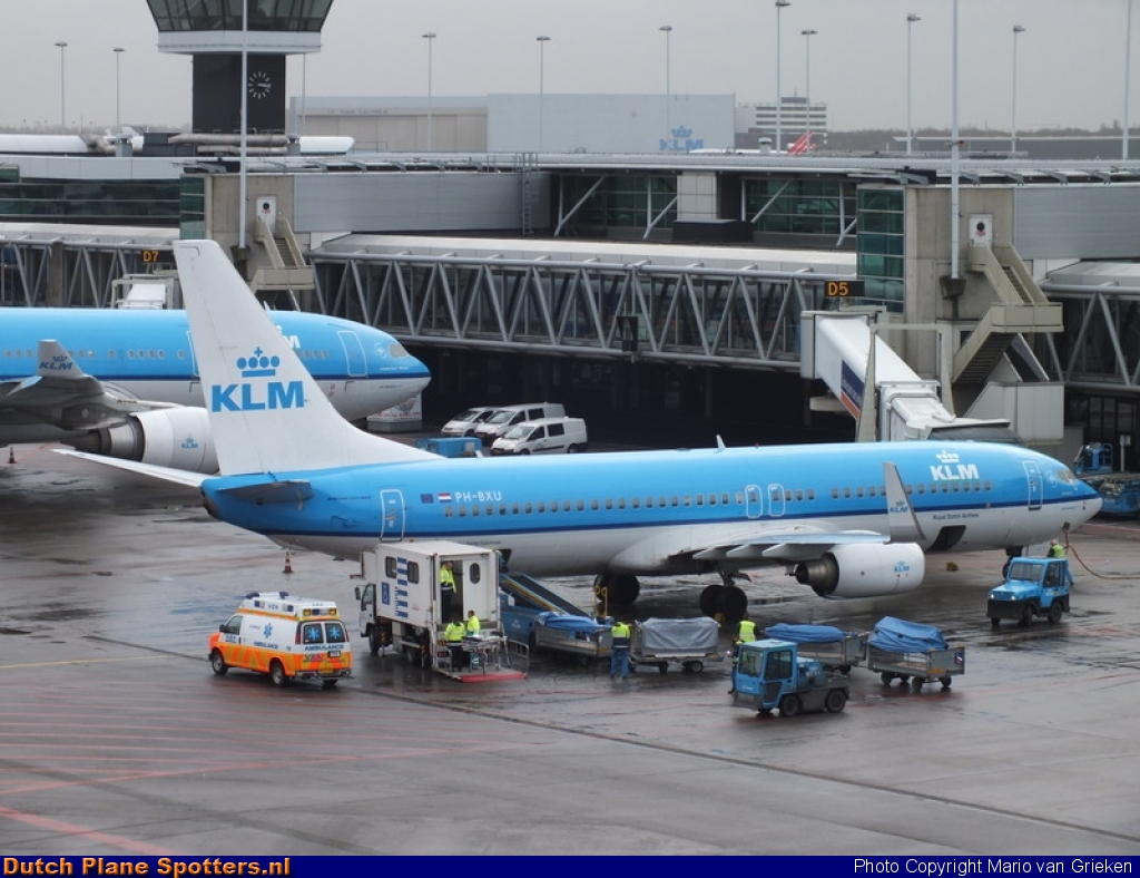 PH-BXU Boeing 737-800 KLM Royal Dutch Airlines by MariovG