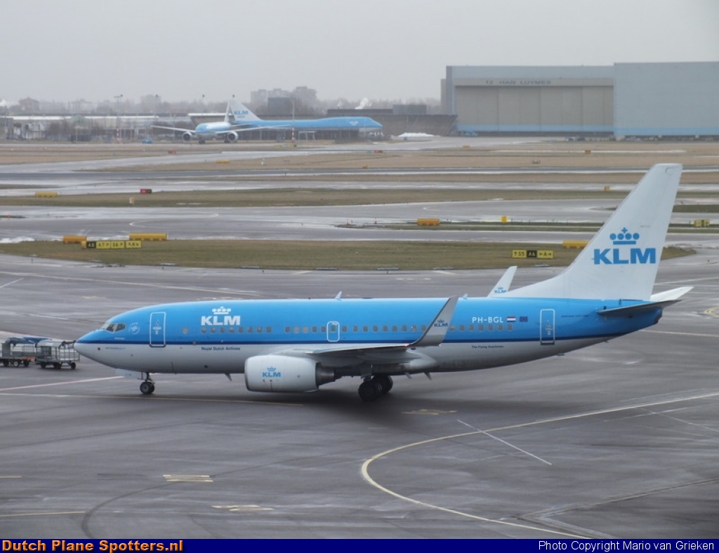 PH-BGL Boeing 737-700 KLM Royal Dutch Airlines by MariovG