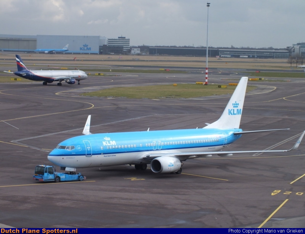 PH-BGA Boeing 737-800 KLM Royal Dutch Airlines by MariovG