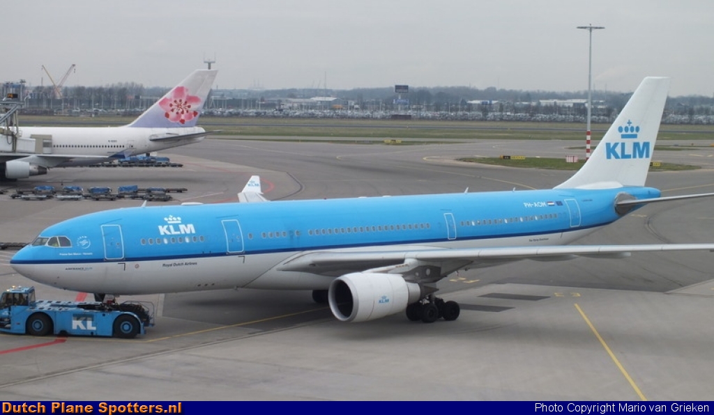 PH-AOM Airbus A330-200 KLM Royal Dutch Airlines by MariovG