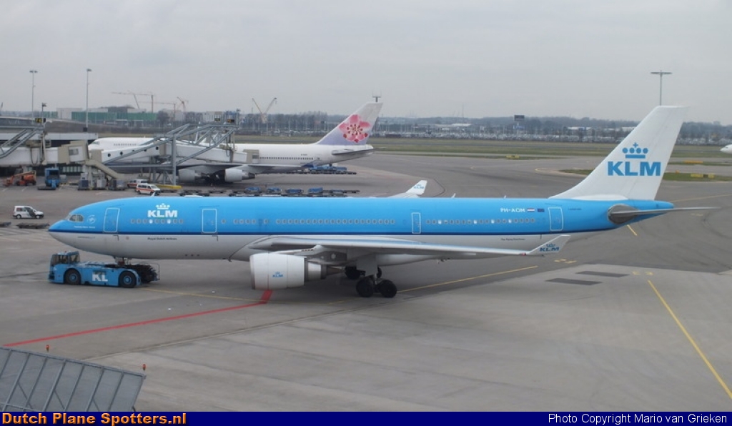 PH-AOM Airbus A330-200 KLM Royal Dutch Airlines by MariovG