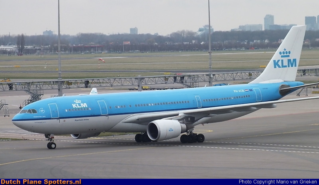 PH-AOB Airbus A330-200 KLM Royal Dutch Airlines by MariovG