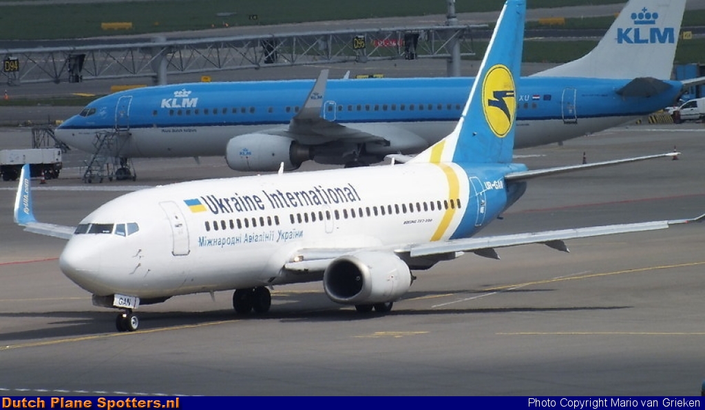 UR-GAN Boeing 737-300 Ukraine International Airlines by MariovG