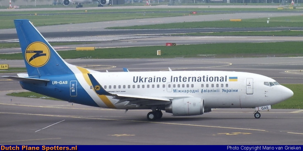 UR-GAS Boeing 737-500 Ukraine International Airlines by MariovG