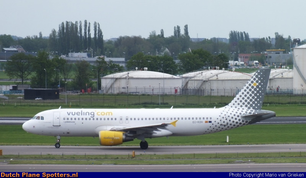 EC-KDH Airbus A320 Vueling.com by MariovG