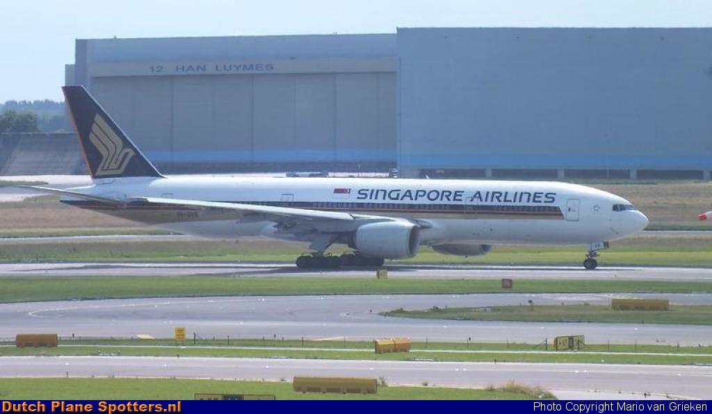 9V-SVE Boeing 777-200 Singapore Airlines by MariovG