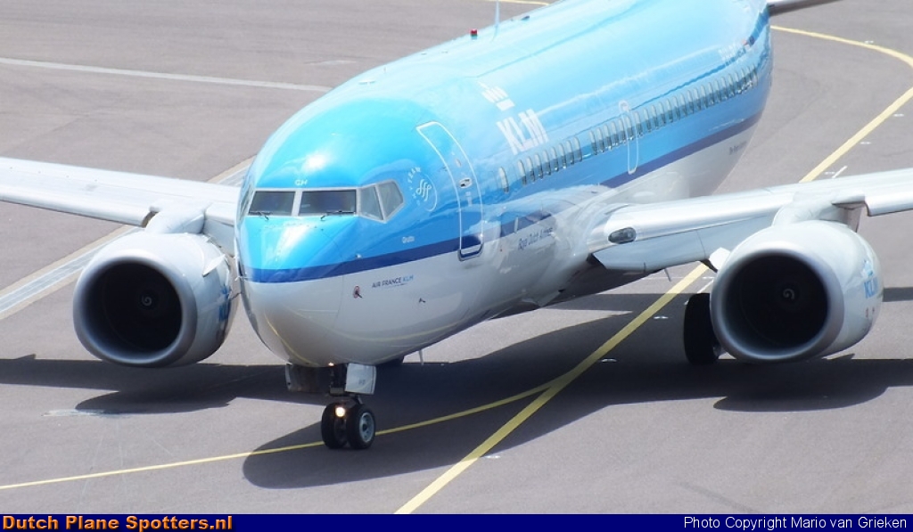 PH-BGH Boeing 737-700 KLM Royal Dutch Airlines by MariovG
