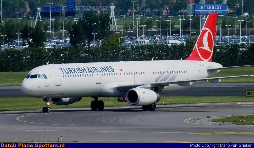 TC-JRT Airbus A321 Turkish Airlines by MariovG