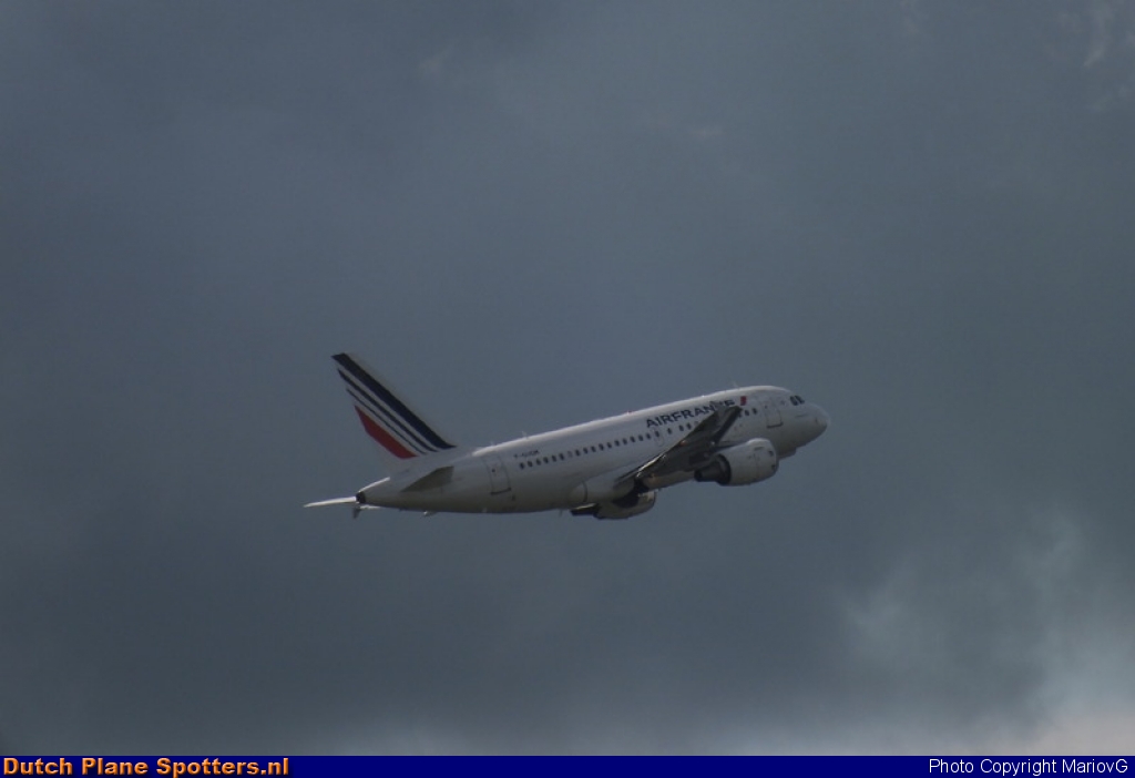 F-GUGM Airbus A318 Air France by MariovG