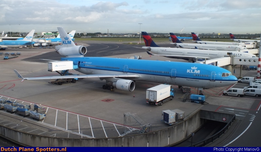PH-KCF McDonnell Douglas MD-11 KLM Royal Dutch Airlines by MariovG