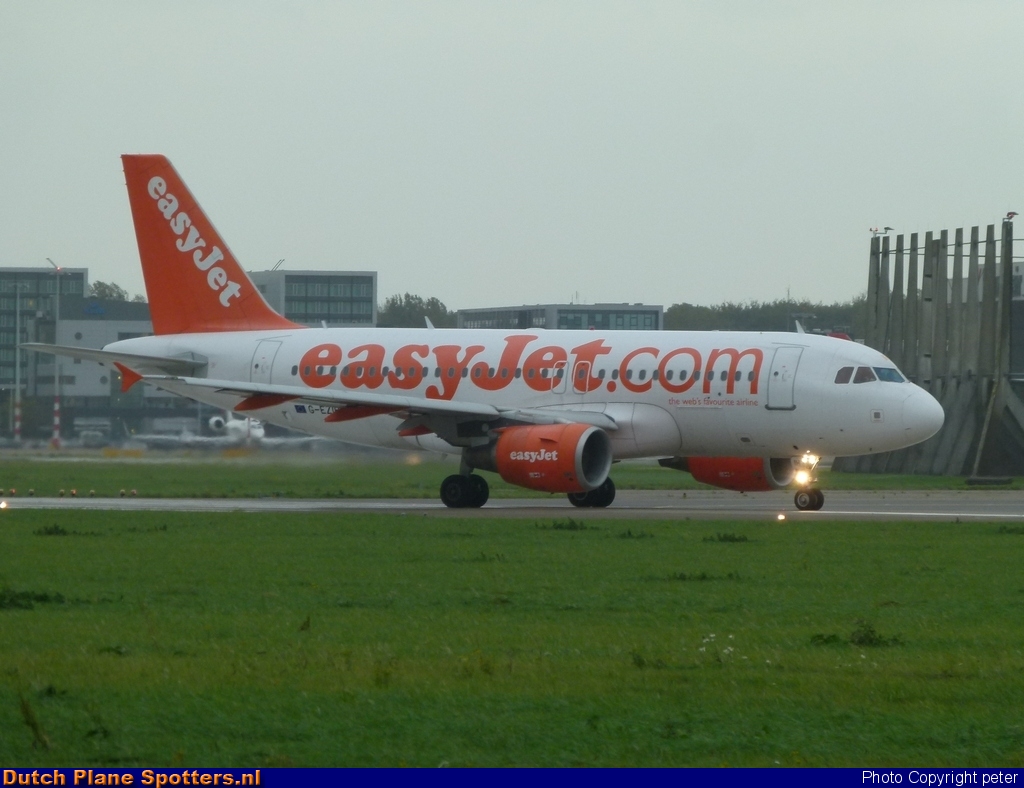 G-EZIH Airbus A319 easyJet by peter