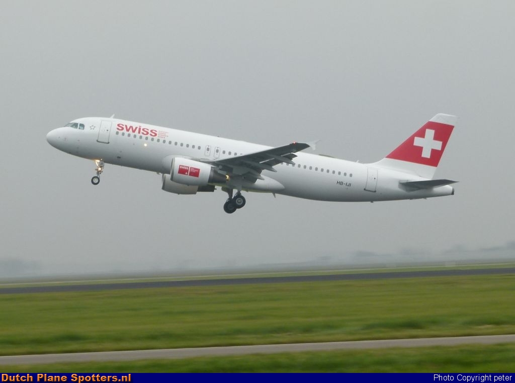HB-IJI Airbus A320 Swiss International Air Lines by peter