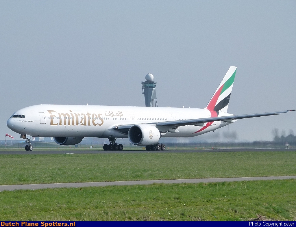 A6-EBY Boeing 777-300 Emirates by peter