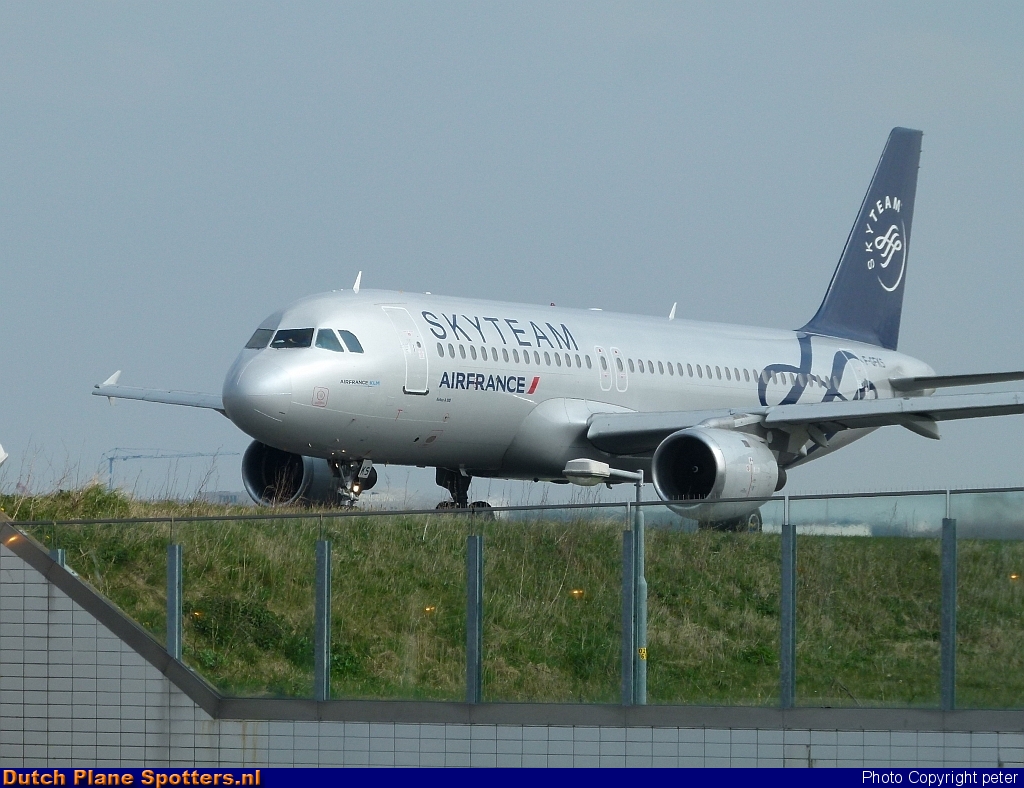 F-GFKS Airbus A320 Air France by peter
