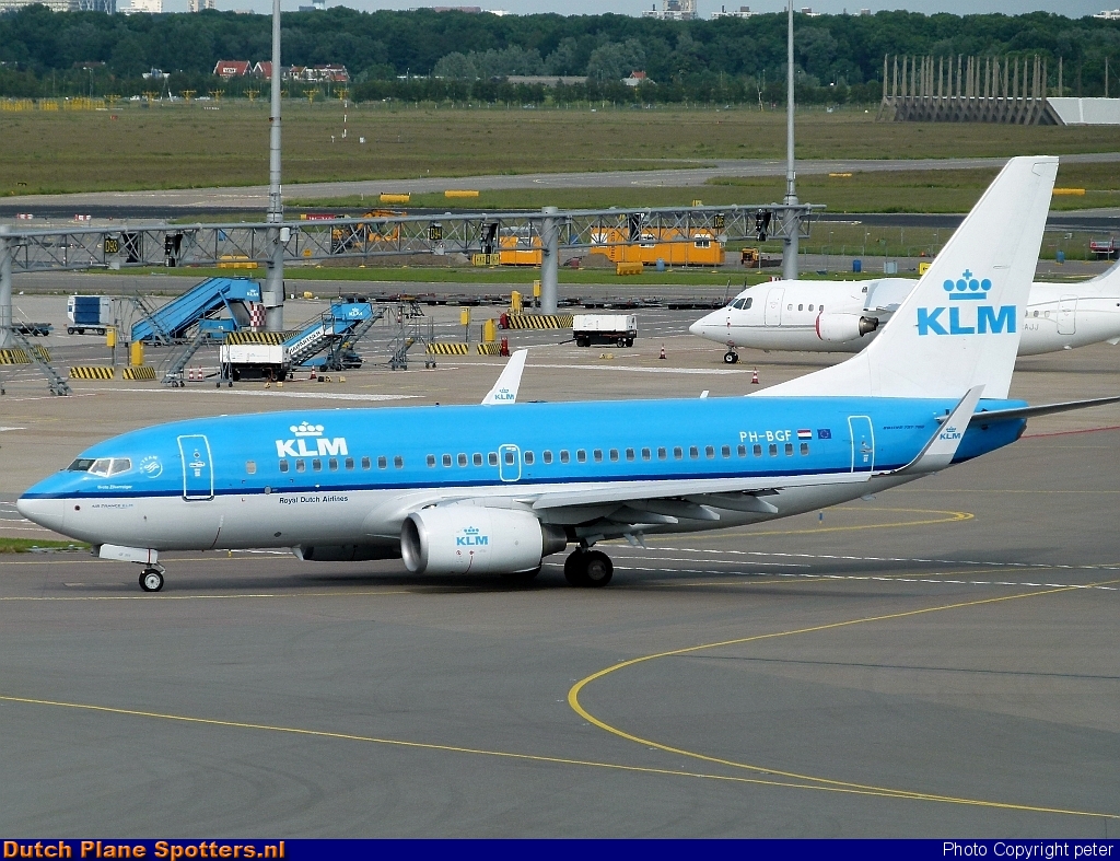 PH-BGF Boeing 737-700 KLM Royal Dutch Airlines by peter