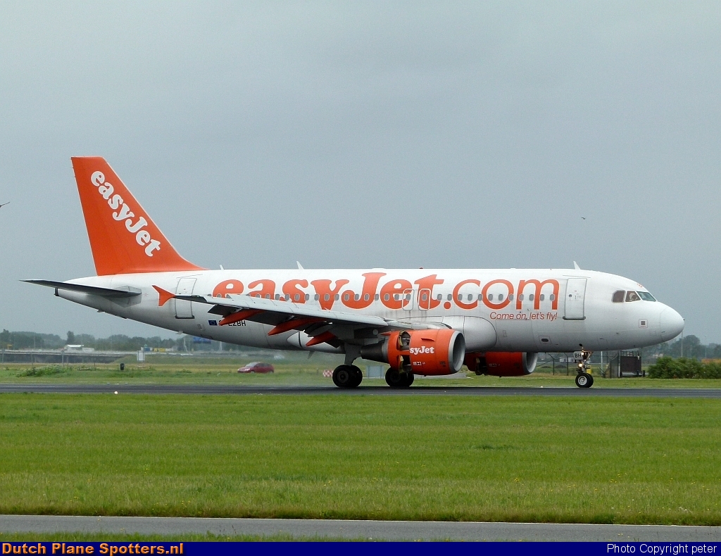 G-EZBH Airbus A319 easyJet by peter