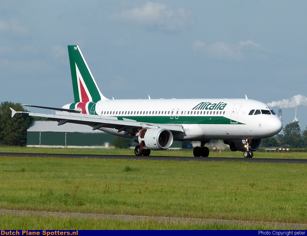 EI-DTM Airbus A320 Alitalia by peter