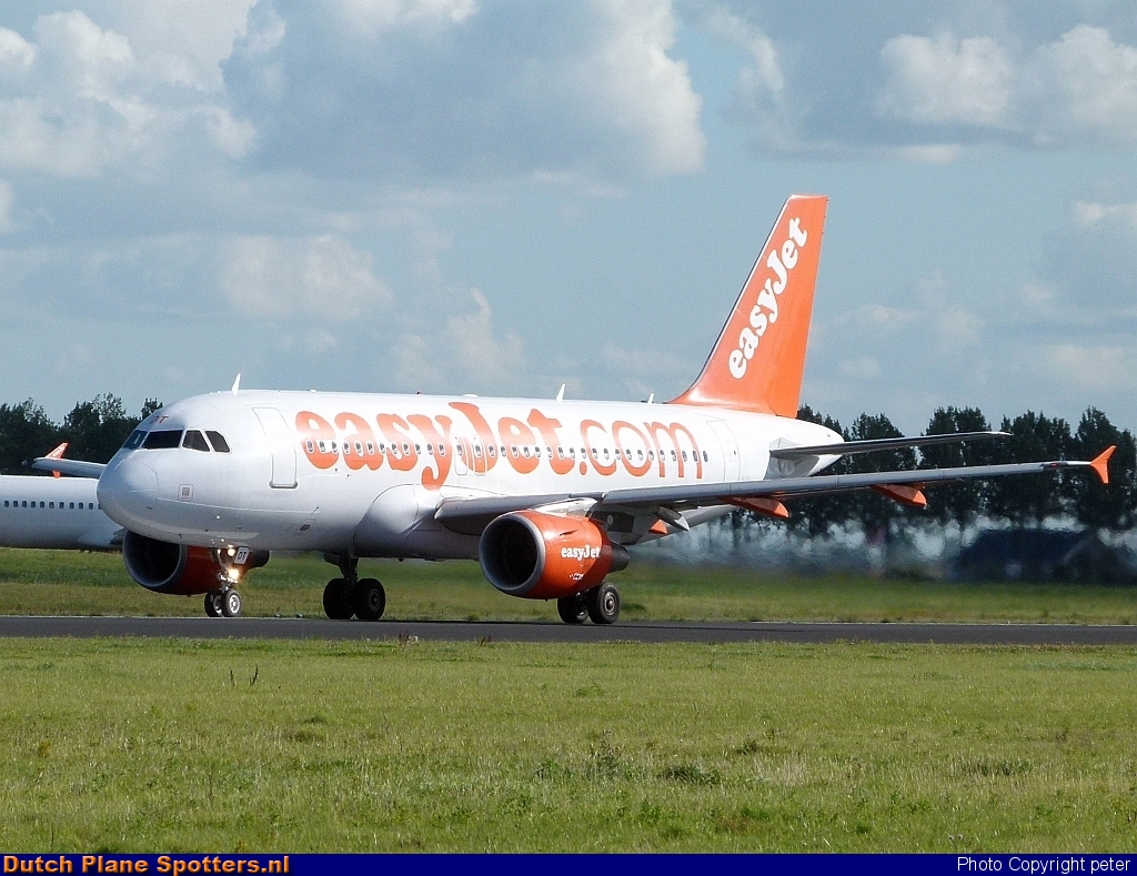 G-EZDT Airbus A319 easyJet by peter
