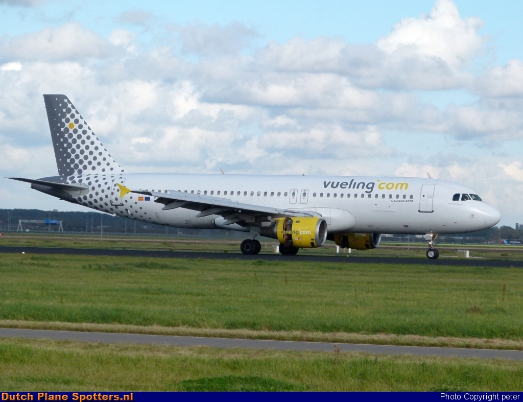 EC-ICQ Airbus A320 Vueling.com by peter