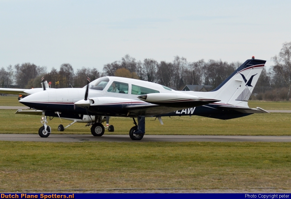 PH-LAW Cessna T310 Slagboom en Peeters Luchtfotografie by peter