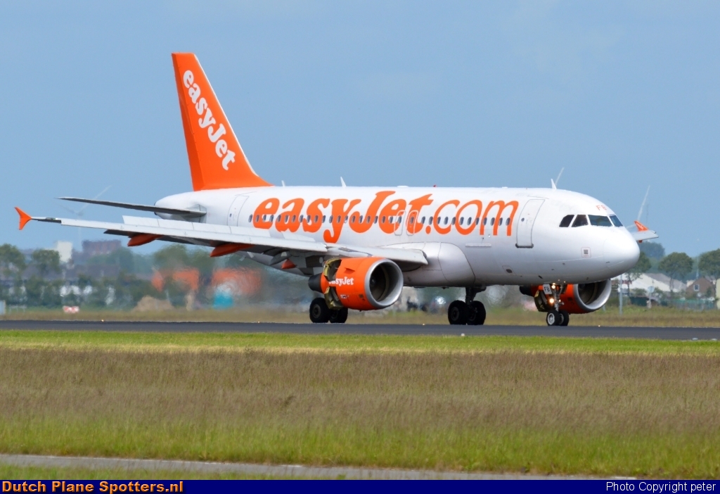 G-EZFB Airbus A319 easyJet by peter
