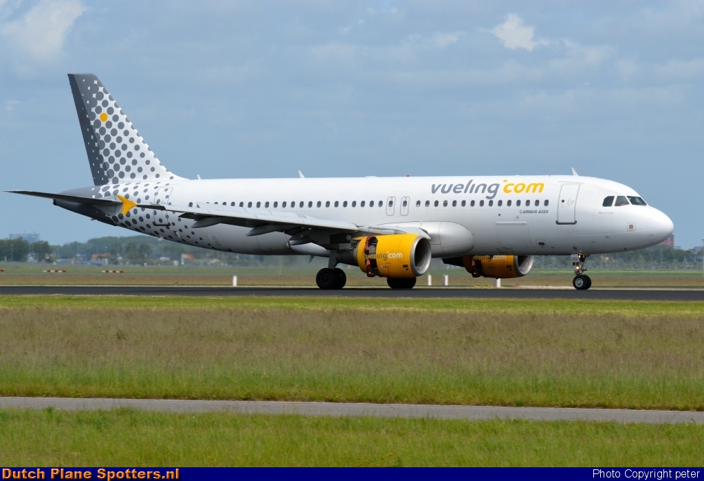 EC-HQI Airbus A320 Vueling.com by peter