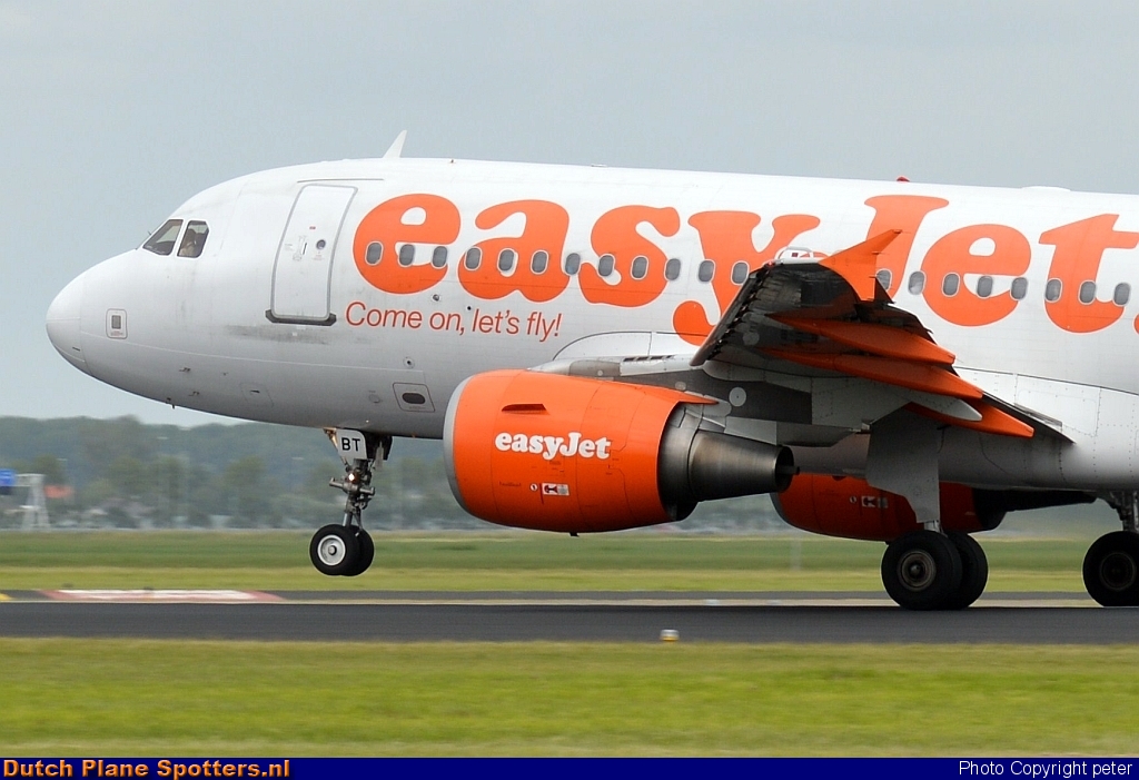 G-EZBT Airbus A319 easyJet by peter