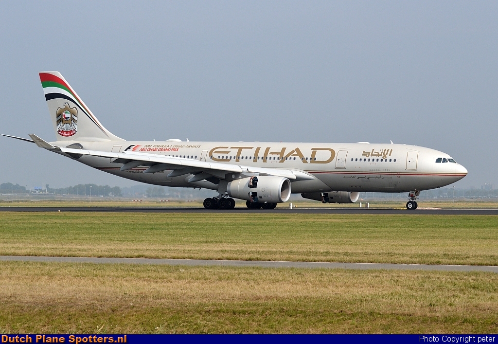 A6-EYM Airbus A330-200 Etihad by peter