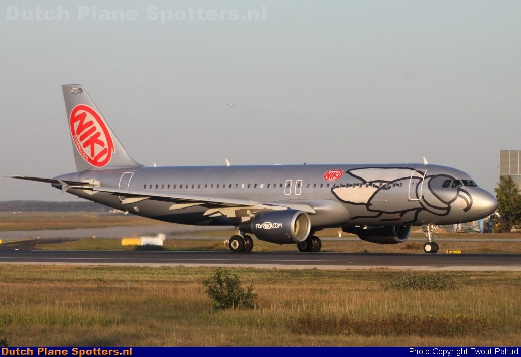 OF-LEC Embraer 190 Niki by Ewout Pahud