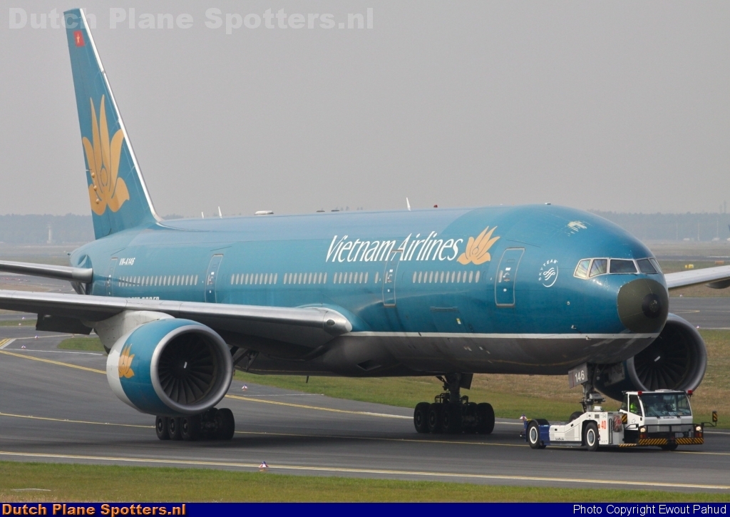 VN-A146 Boeing 777-200 Vietnam Airlines by Ewout Pahud