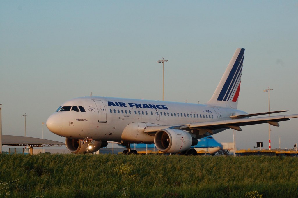 F-GUGA Airbus A318 Air France by wrangler