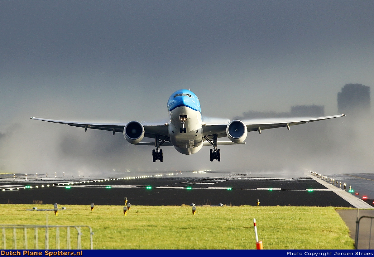 PH-BQN Boeing 777-200 KLM Asia by Jeroen Stroes
