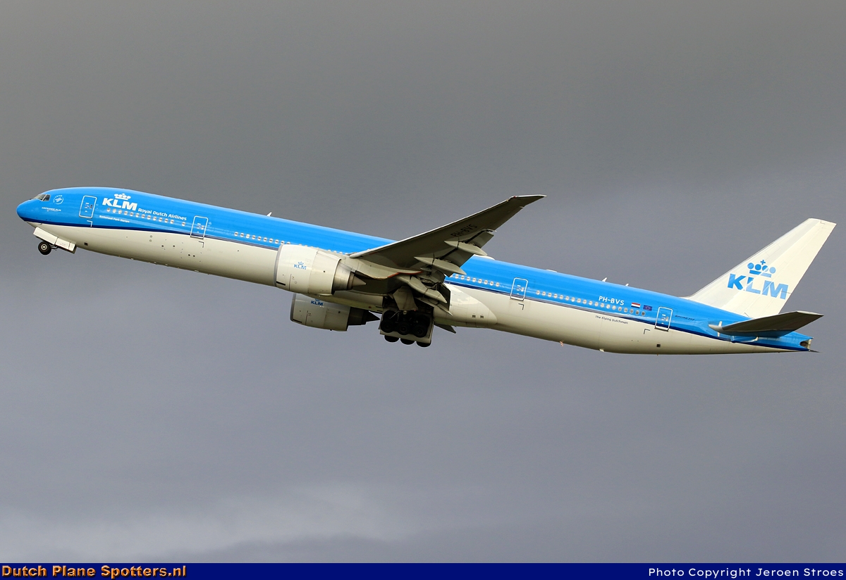PH-BVS Boeing 777-300 KLM Royal Dutch Airlines by Jeroen Stroes