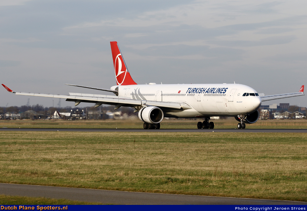 TC-LOD Airbus A330-300 Turkish Airlines by Jeroen Stroes