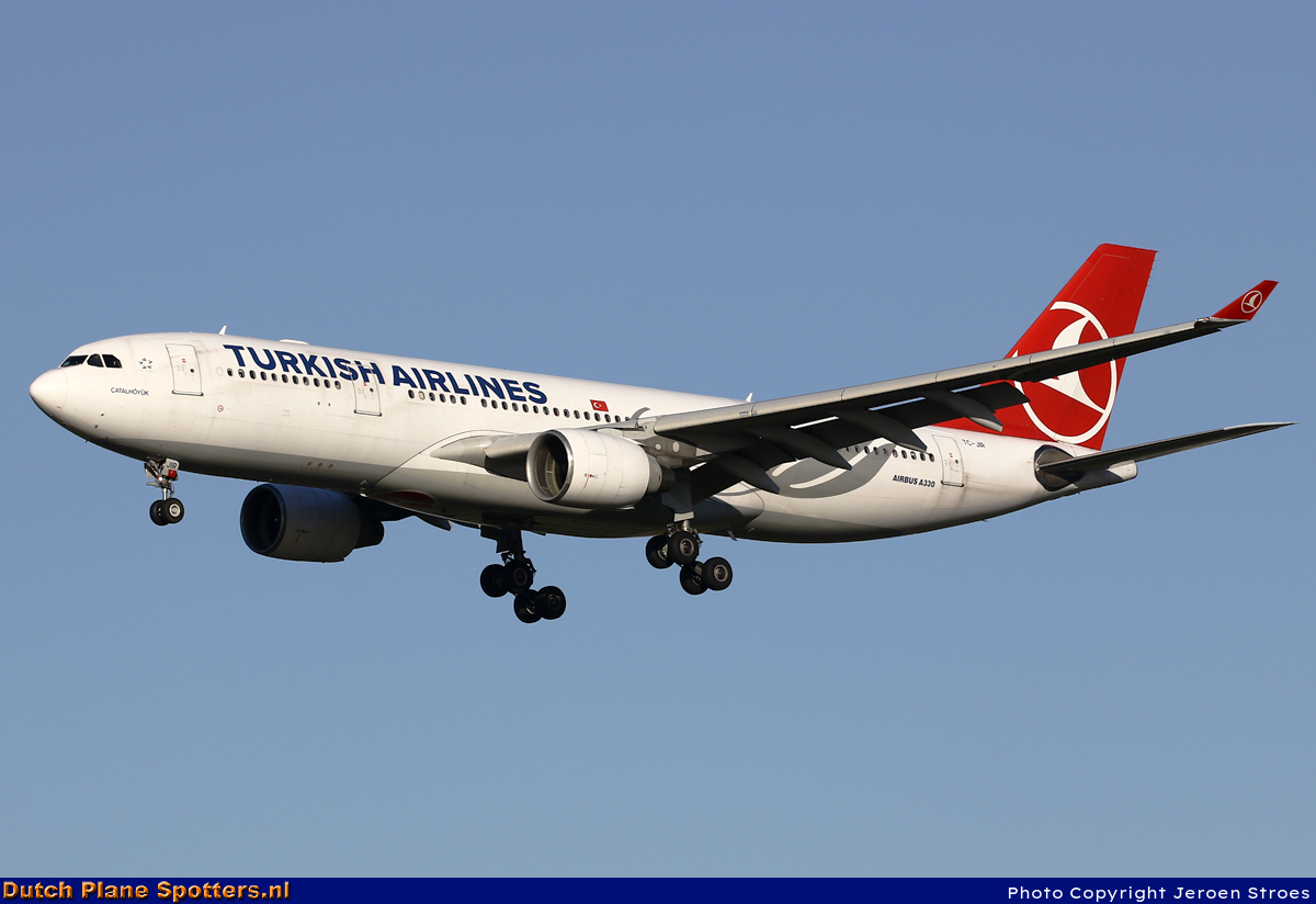TC-JIR Airbus A330-300 Turkish Airlines by Jeroen Stroes