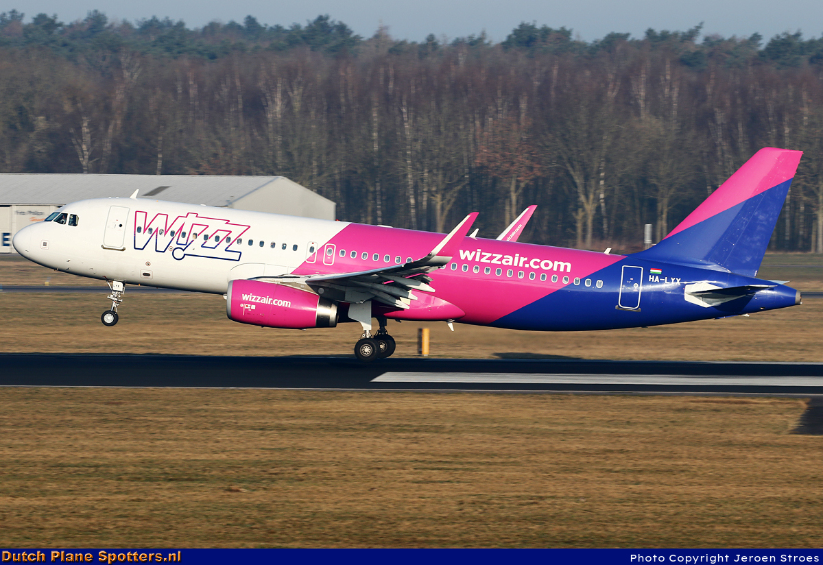 HA-LYX Airbus A320 Wizz Air by Jeroen Stroes