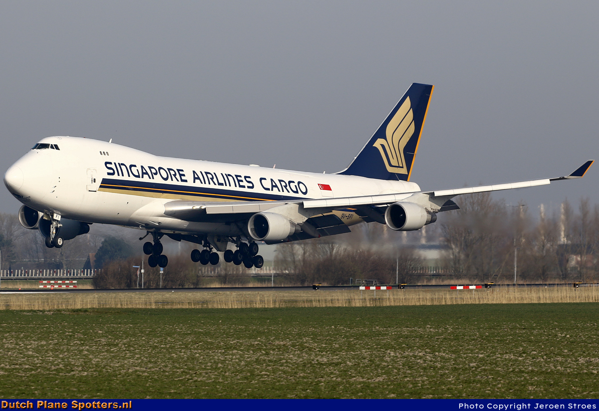 9V-SFI Boeing 747-400 Singapore Airlines Cargo by Jeroen Stroes