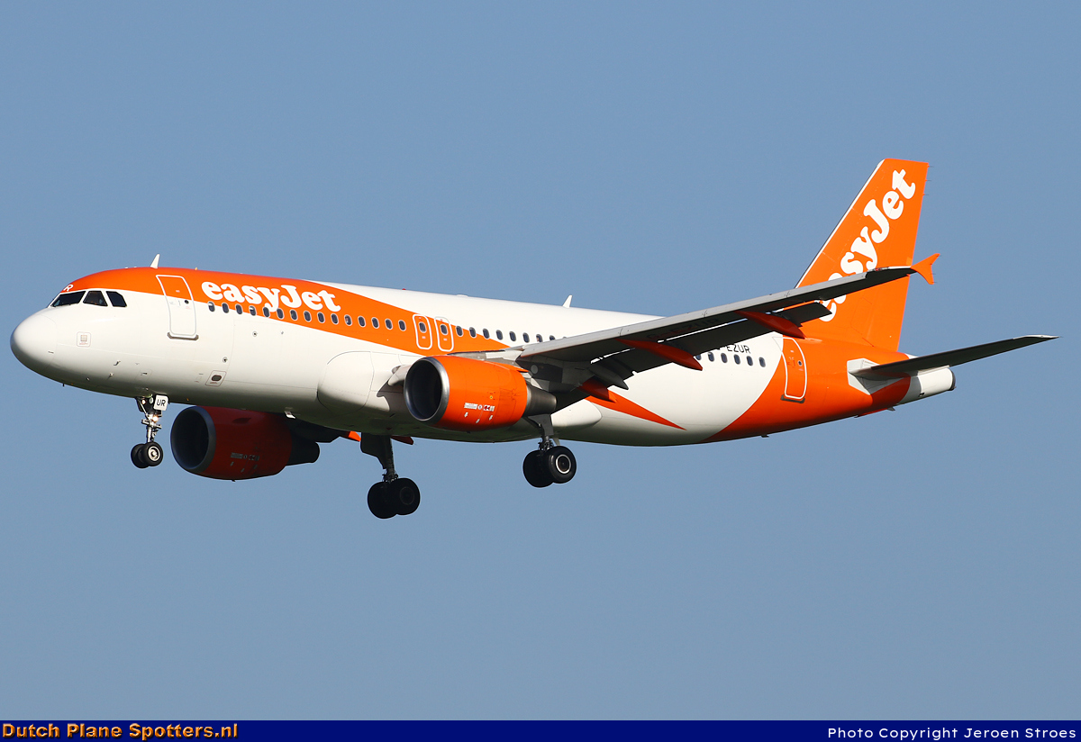 G-EZUR Airbus A320 easyJet by Jeroen Stroes