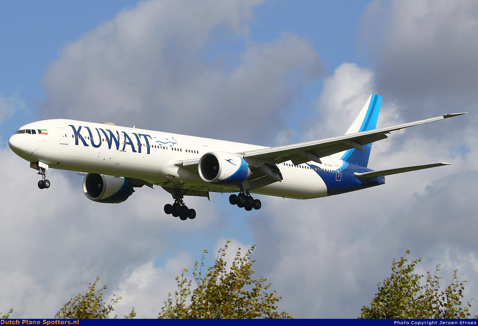 9K-AOK Boeing 777-300 Kuwait Airways by Jeroen Stroes