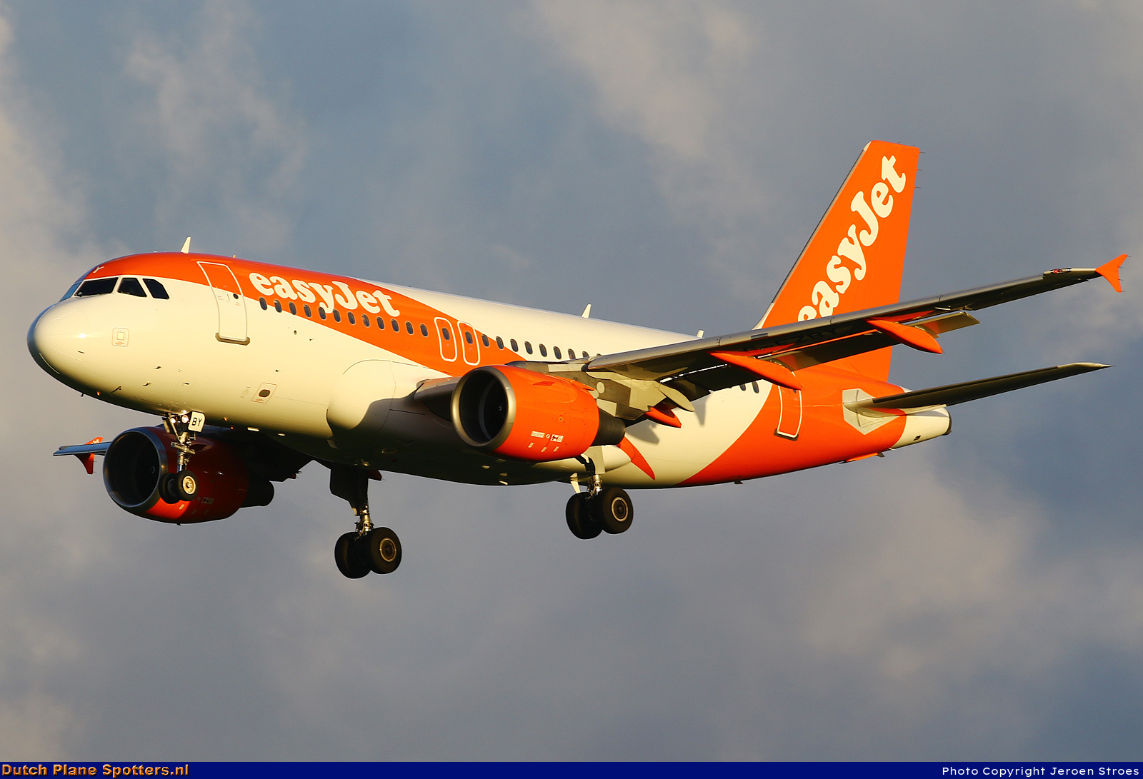 G-EZBY Airbus A319 easyJet by Jeroen Stroes