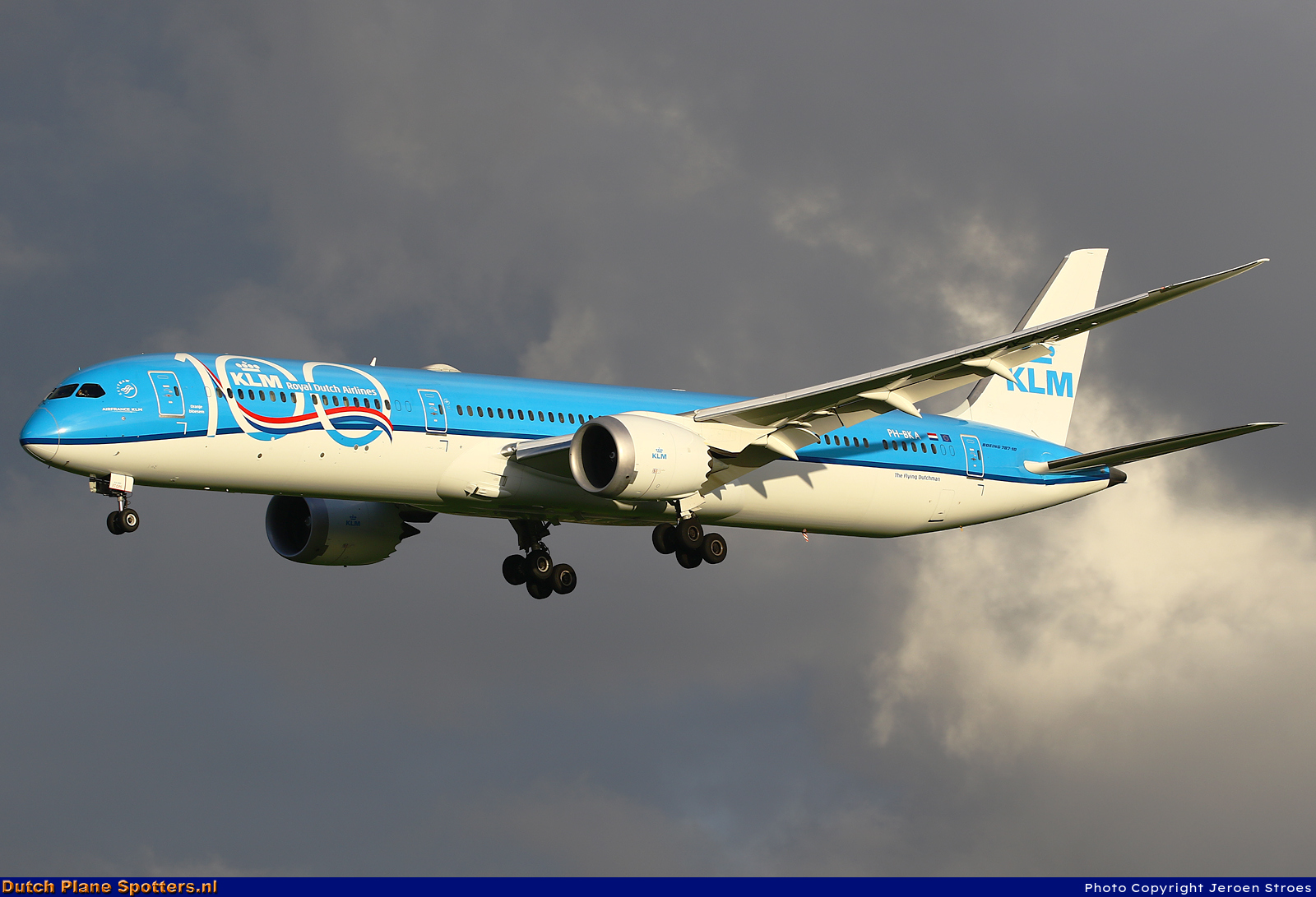 PH-BKA Boeing 787-10 Dreamliner KLM Royal Dutch Airlines by Jeroen Stroes