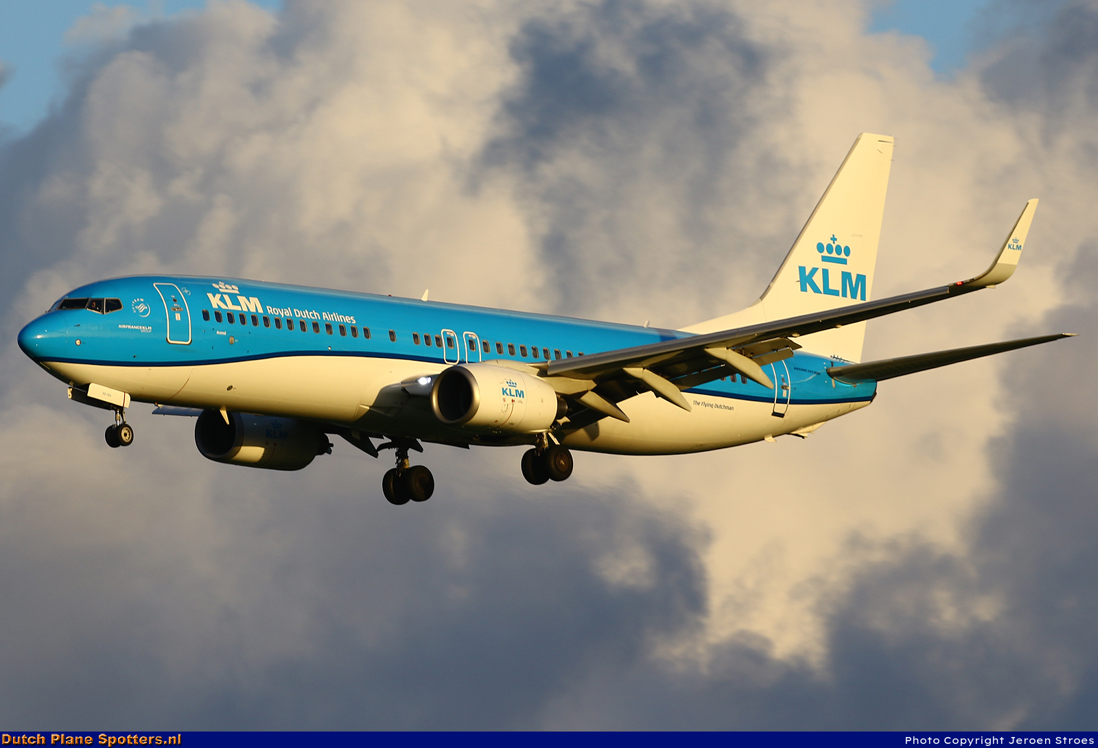 PH-BXD Boeing 737-800 KLM Royal Dutch Airlines by Jeroen Stroes
