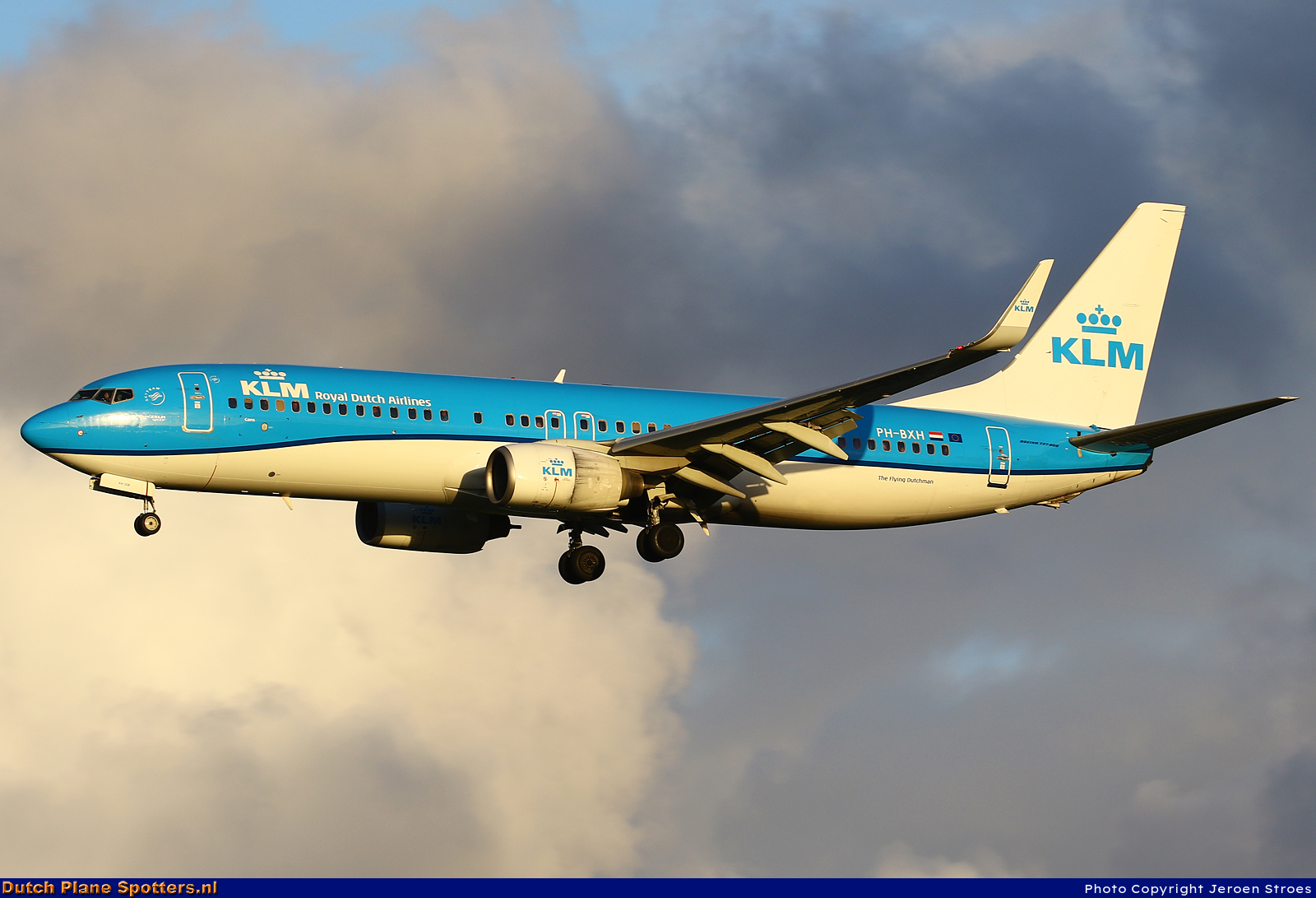 PH-BXH Boeing 737-800 KLM Royal Dutch Airlines by Jeroen Stroes