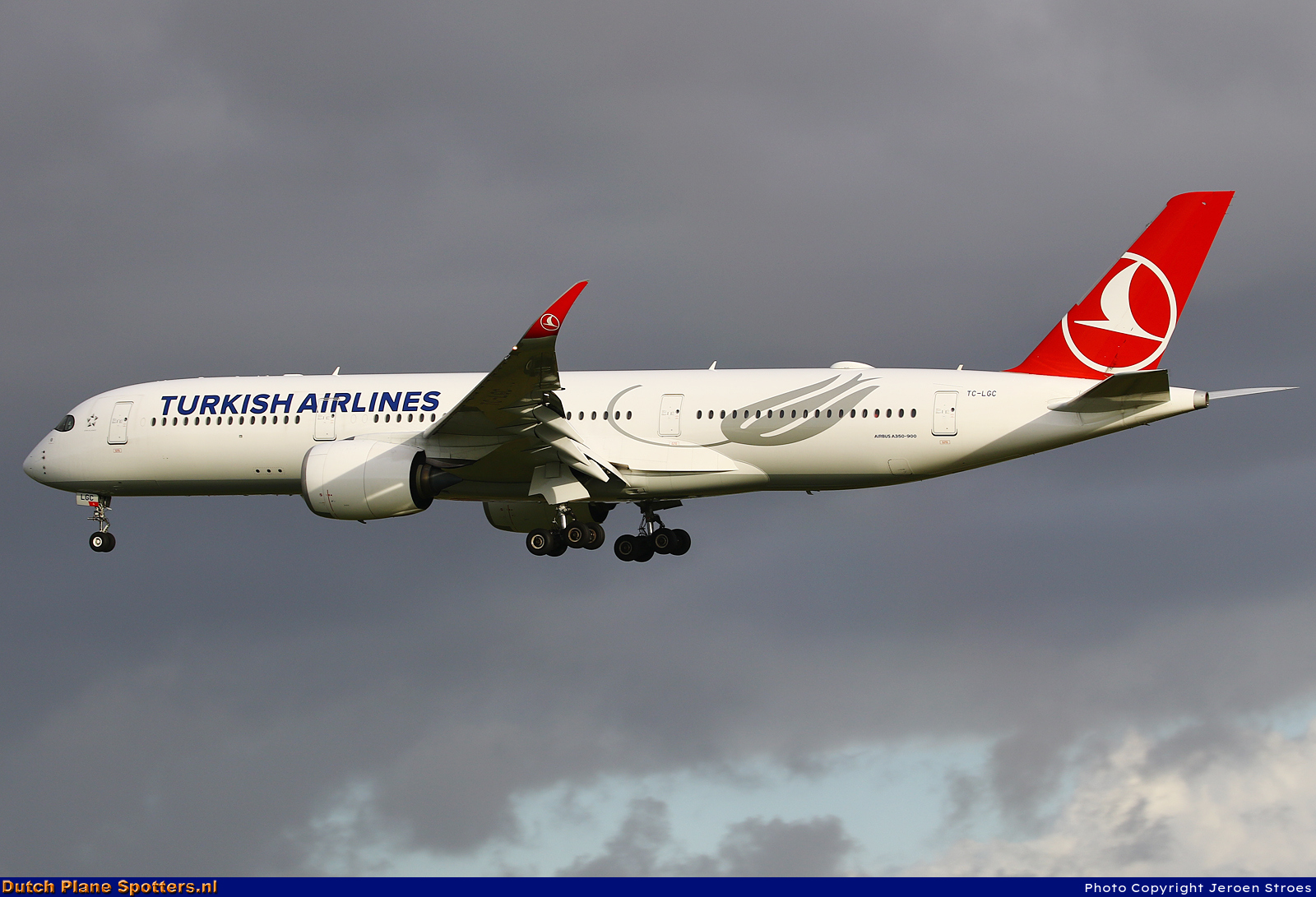 TC-LGC Airbus A350-900 Turkish Airlines by Jeroen Stroes